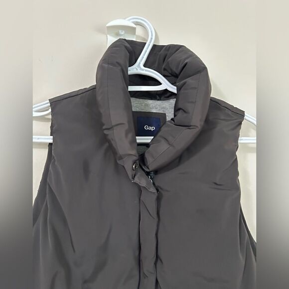 GAP Puffer Vest - Picture 2 of 10